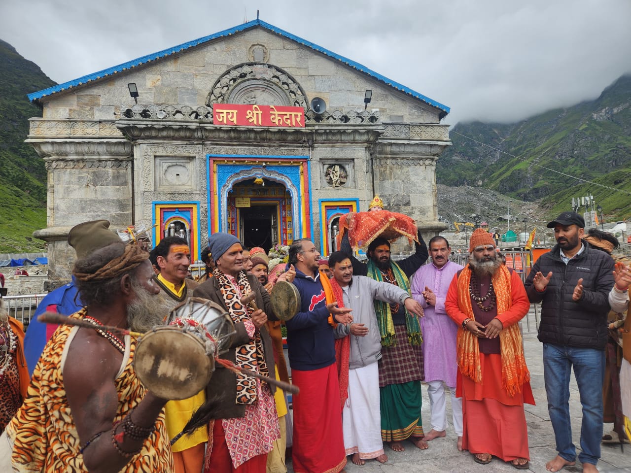 भगवान श्री कृष्ण जन्मोत्सव झांकी ने किया बदरी-केदार भ्रमण।