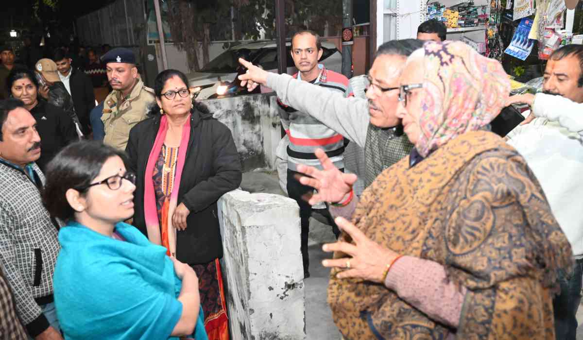 डीएम ने यहां पैदल भ्रमण का सुनी जन-समस्याएं, दिखा अतिक्रमण, लिया एक्शन…