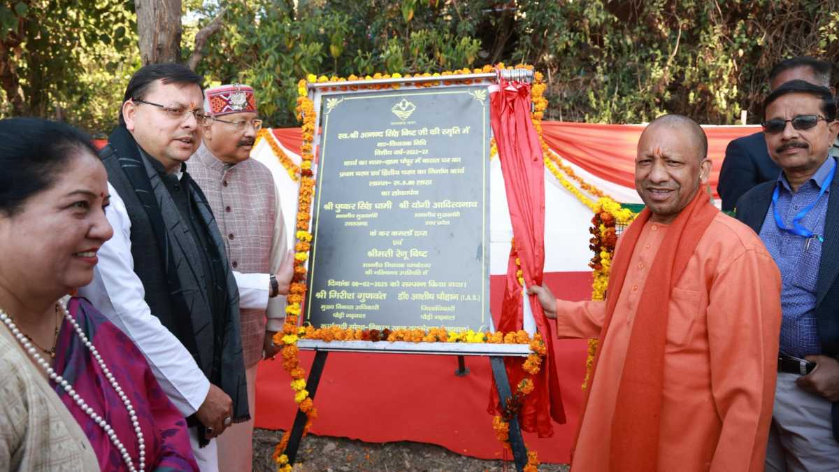 उत्तर प्रदेश के मुख्यमंत्री योगी आदित्यनाथ स्कूली बच्चों के साथ संवाद किया…