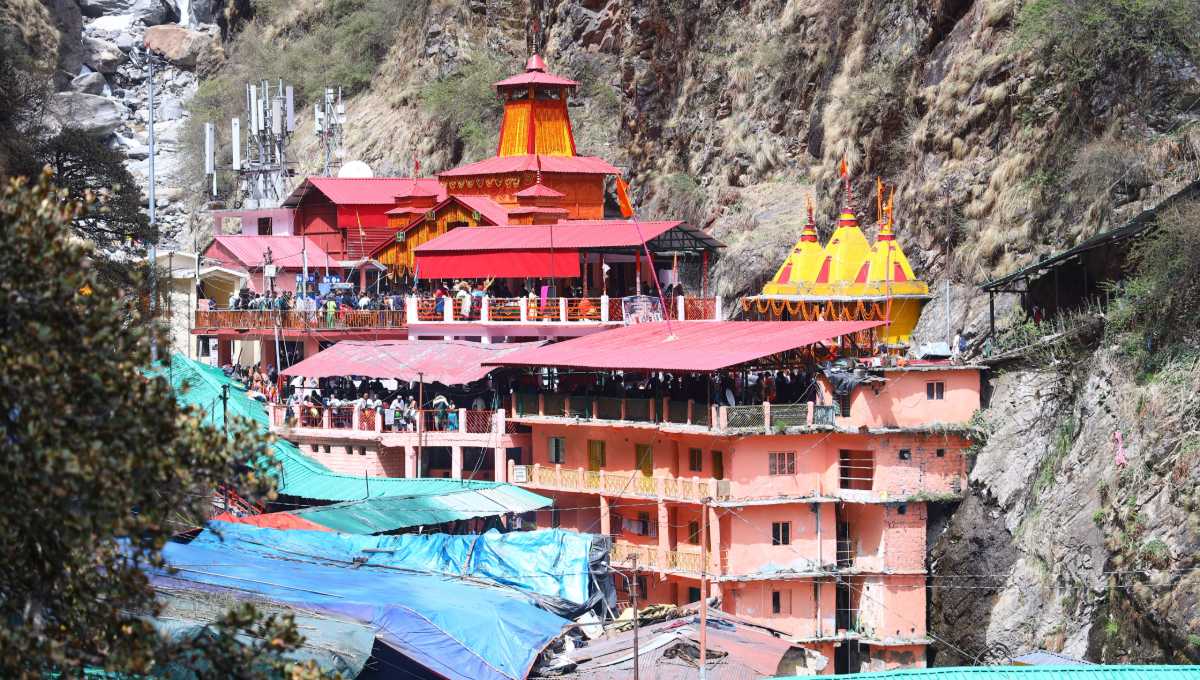 गंगोत्री यमुनोत्री कपाटोद्घाटन के अवसर पर मुख्यमंत्री ने की विशेष पूजा-अर्चना