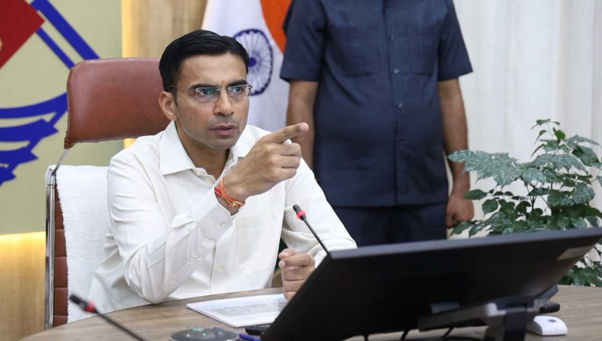 डीएम ने सैक्टरवार संगठित की टीम; टाइम बाउण्ड एक्शन की आदत डाले अधिकारी