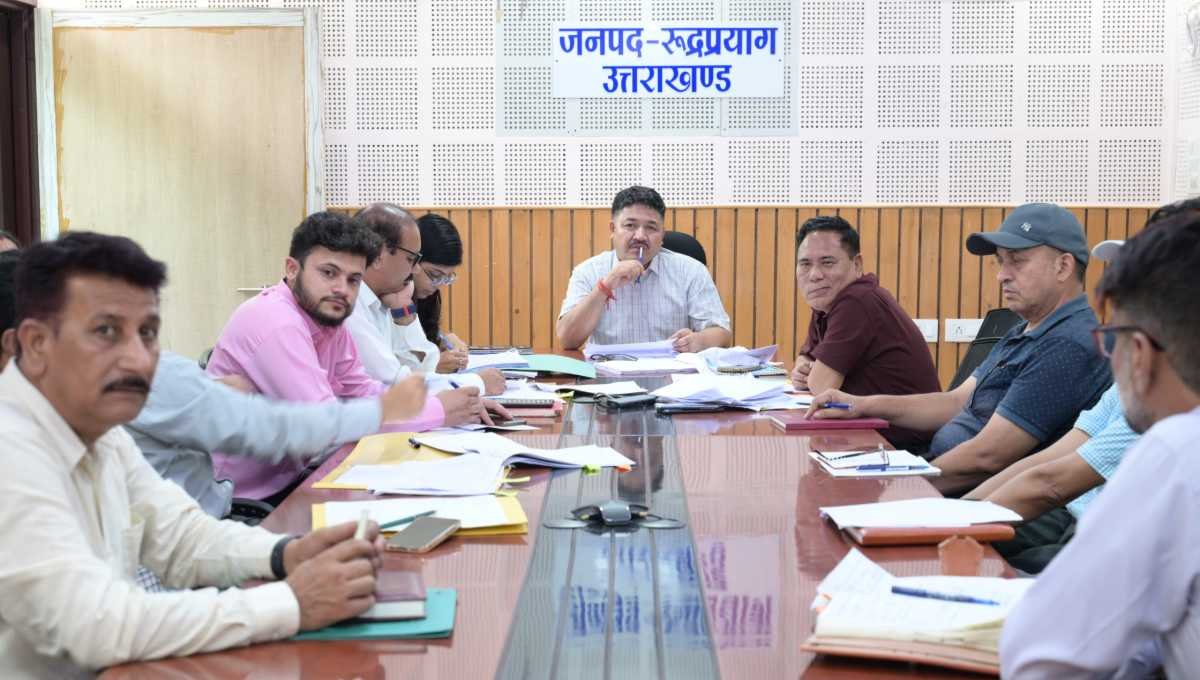 रुद्रप्रयाग: राजस्व वसूली, राजस्व पुलिस प्रकरणों से लेकर प्लास्टिक प्रतिबंध अभियान सहित अनेक मुद्दों पर हुई चर्चा