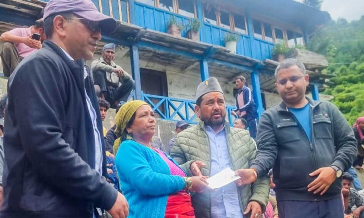 धराली में 98 आपदा प्रभावित परिवारों को मिली पाँच-पाँच लाख रुपये की तत्कालिक सहायता