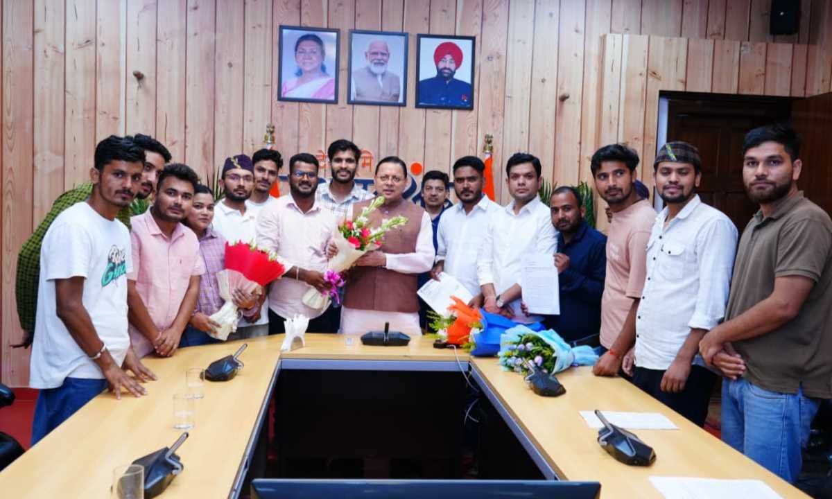 मुख्यमंत्री धामी से उत्तराखंड बेरोजगार संघ के प्रतिनिधियों ने की भेंट