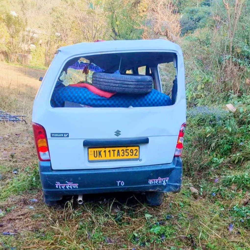 बारातियों से भरा वाहन हुआ दुर्घटनाग्रस्त, 2 गंभीर घायलों को किया गया हायर सेंटर रेफर