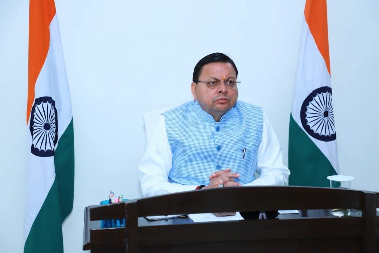 मुख्यमंत्री धामी ने राज्य के जिलाधिकारियों और वरिष्ठ अधिकारियों के साथ वर्चुअल माध्यम से समीक्षा बैठक की