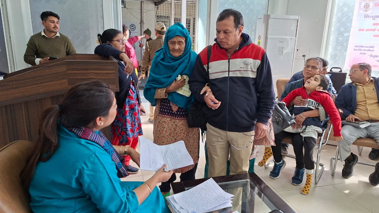 जनता दर्शन में उमड़ी भीड़ः 146 फरियादी पहुंचे समाधान की आस में