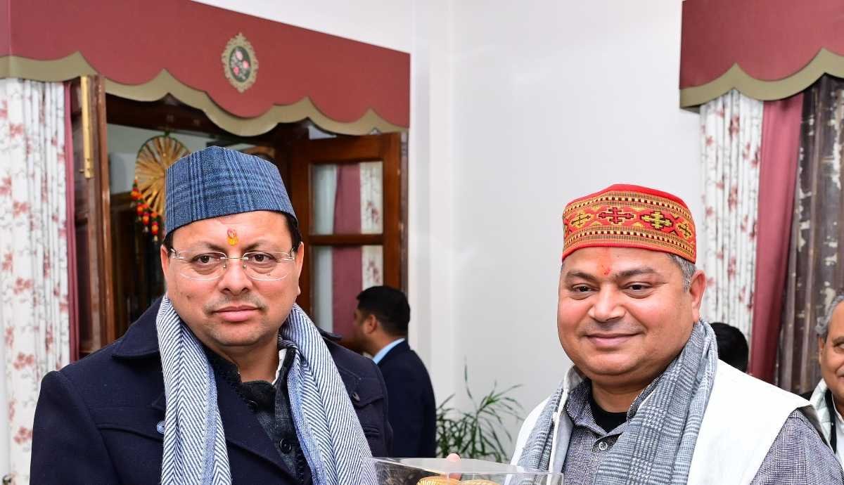 मुख्यमंत्री श्री पुष्कर सिंह धामी से मुख्यमंत्री आवास में केंद्रीय राज्य मंत्री डॉ. राज भूषण चौधरी ने की शिष्टाचार भेंट