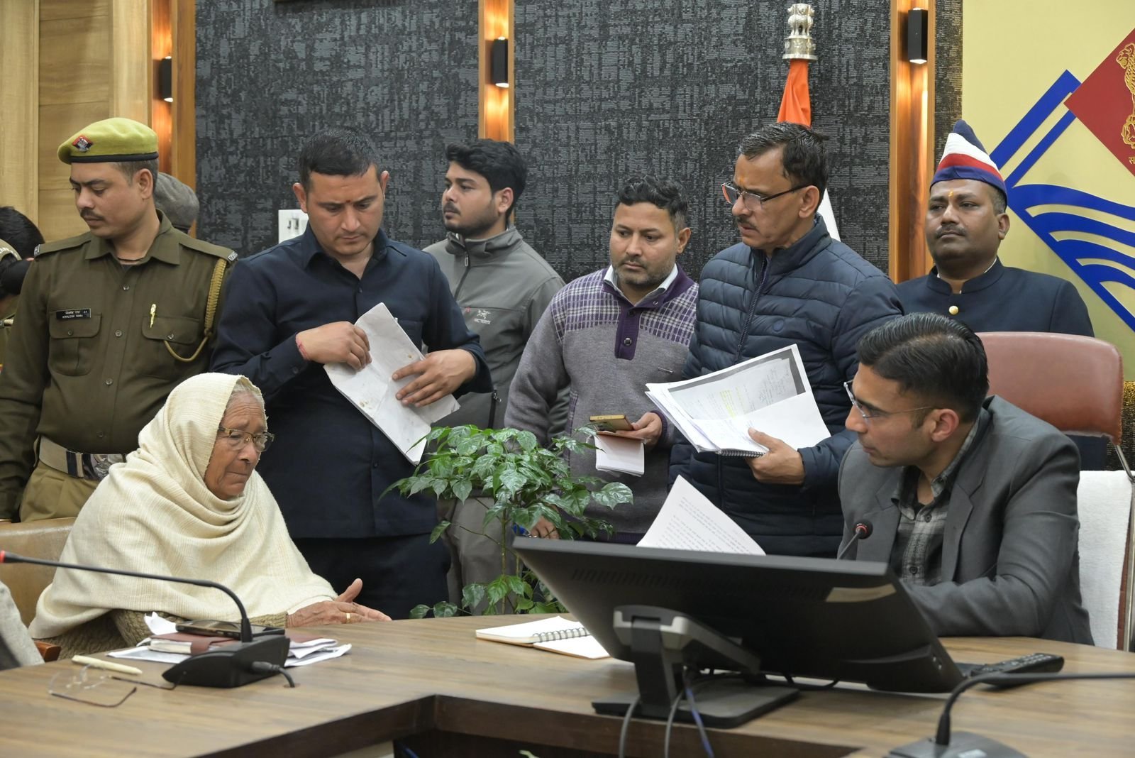 सविन बंसल के जनदर्शन में त्वरित फैसले, कई मामलों में मौके पर कार्रवाई…