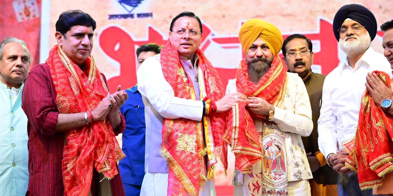 मुख्यमंत्री धामी ने काशीपुर के मां बाल सुंदरी मंदिर में की पूजा…