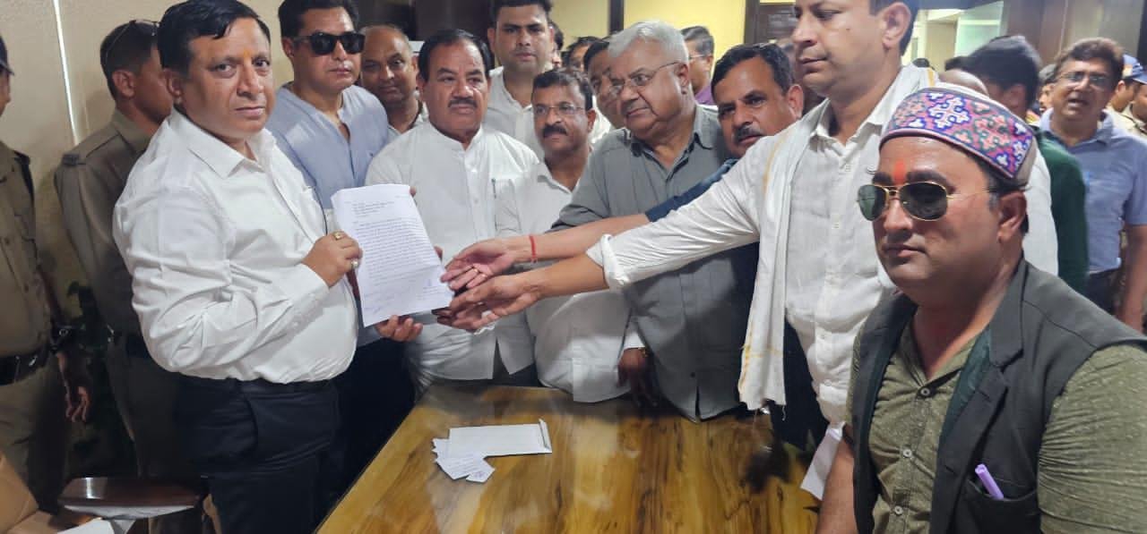 एमडीडीए कॉलोनी चंदर रोड की समस्याओं को लेकर पूर्व मंत्री ने दिया ज्ञापन…